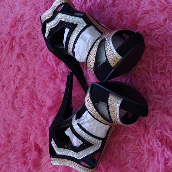 Black, Gold and Silver NYLA Sandals - Picture 3 of 5